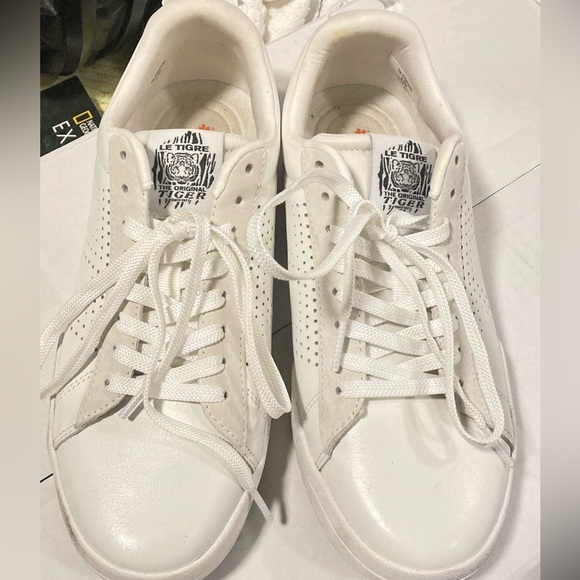 Le Tigre Shoes - 👟Le TIGRE Tompkins Sneaker - Women's  Size: 9.5  Color : White